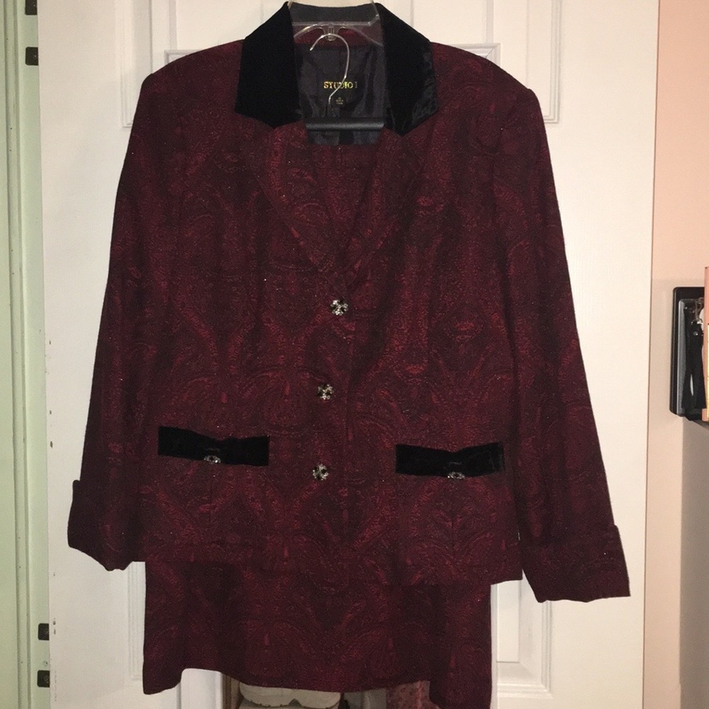 Studio I Red/Black 2pc Jacket & Skirt Set Size 18